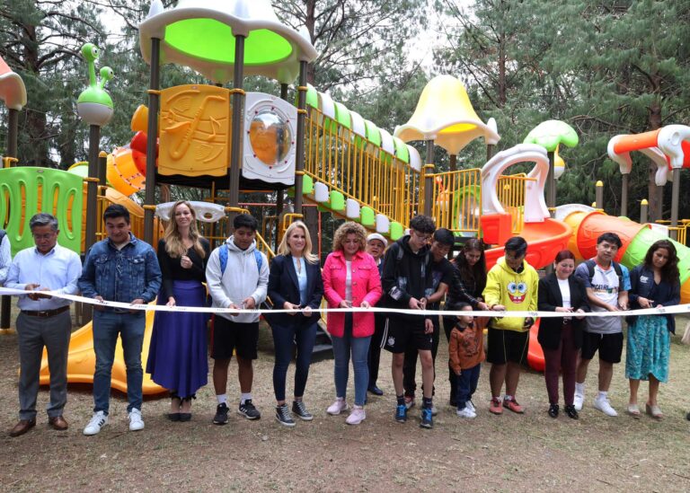 Beneficia Huixquilucan al Fraccionamiento Lomas de las Palmas con juegos infantiles