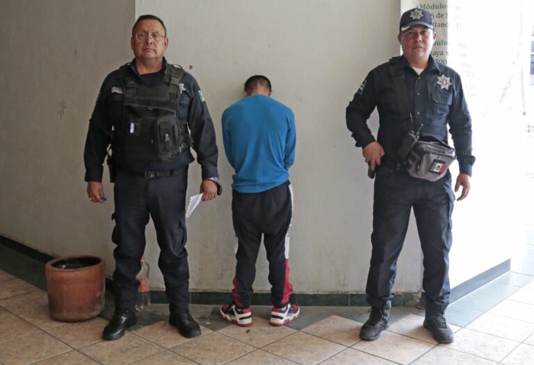 Policía de Ecatepec rescata a migrantes secuestrados por traficantes de personas; 3 niños entre las víctimas