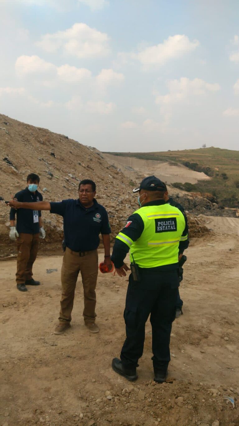 RESCATAN CUERPOS DE EMERGENCIA A TRES PERSONAS ATRAPADAS POR DESLIZAMIENTO DE BASURA EN TIRADERO DE NAUCALPAN