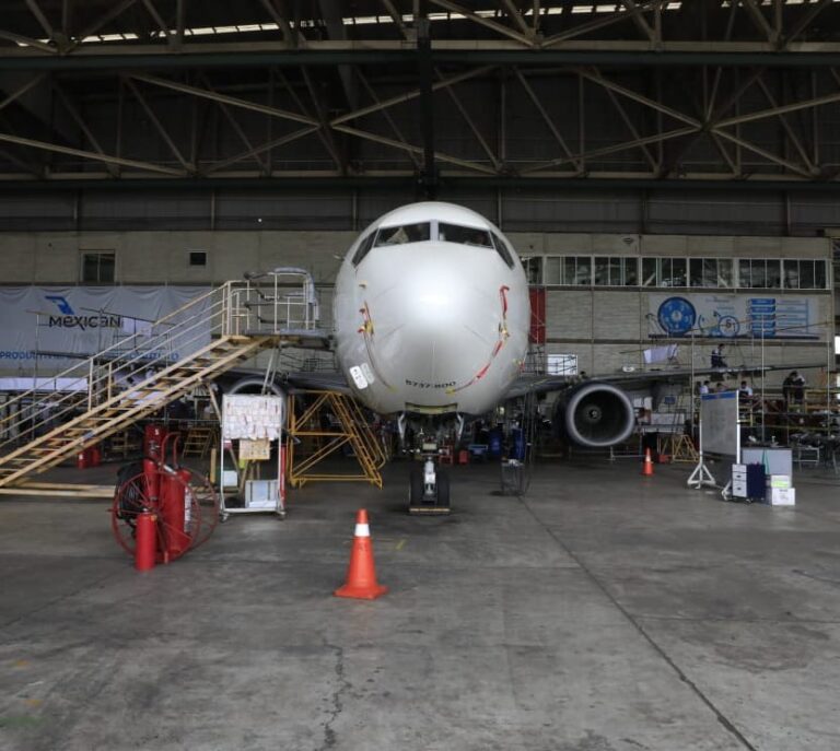 Visita Evelyn Parra a Mexicana MRO con el fin de lograr empleos para jóvenes carrancenses