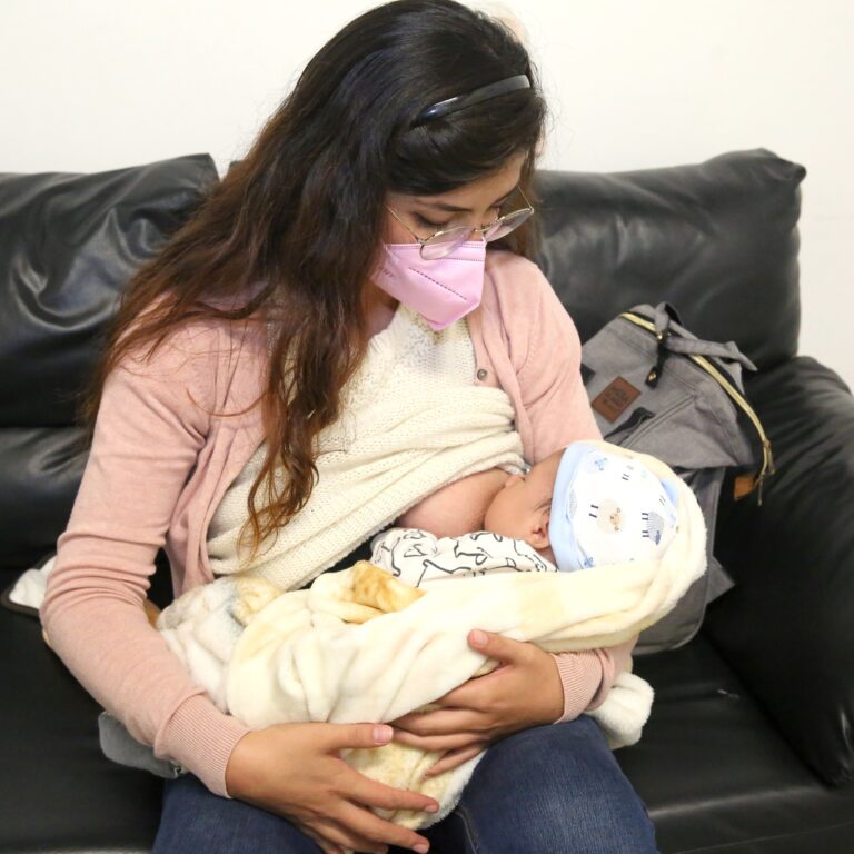 Lactancia materna, parto natural y una vida saludable reducen riesgo de alergias: Issste