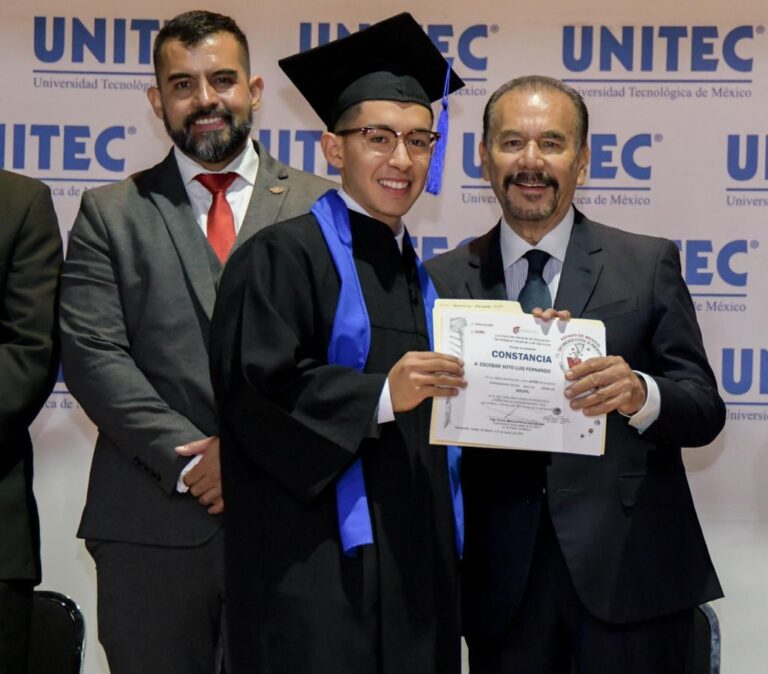 Alcalde Pedro Rodríguez asiste a graduación de CETIS 35 como padrino de generación 2020-2023
