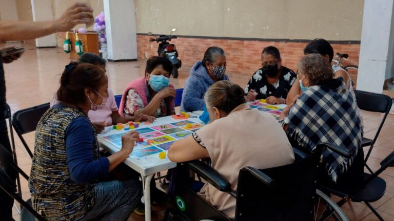 PREVIENEN PERSONAS MAYORES DE 60 AÑOS DETERIORO COGNITIVO MEDIANTE JUEGOS DE MESA