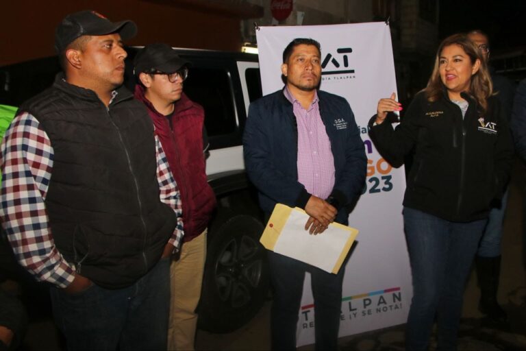 ALFA GONZÁLEZ ENTREGA APOYOS ECONOMICOS A AFECTADOS POR INUNDACIONES EN PARRES EL GUARDA