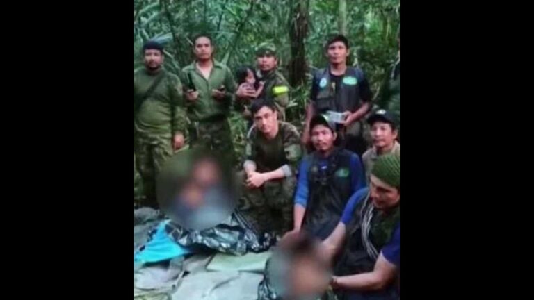 Dan de alta a niños rescatados en la selva de Colombia luego de un mes en el hospital