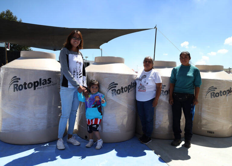 Entrega Huixquilucan enseres y materiales para mejorar viviendas  