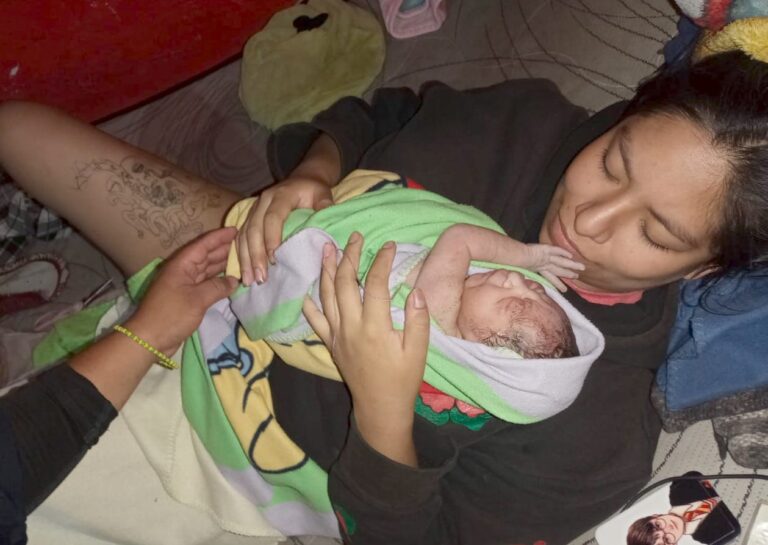 Policías de Ecatepec atienden parto de una joven de 19 años; madre e hijo se encuentran bien de salud