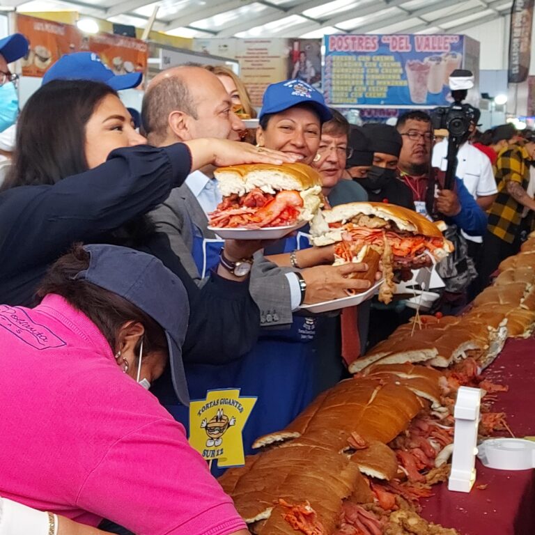 Más de 500 mil personas asistieron a la 18ª Feria Internacional de la Torta en Venustiano Carranza