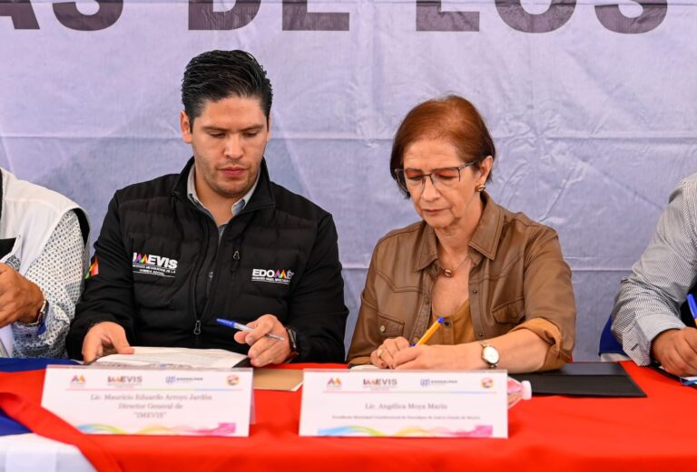 Firma Angélica Moya convenio con IMEVIS para regularizar predios en Naucalpan