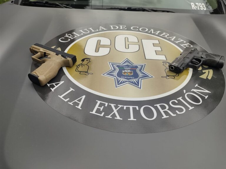 Policías de Ecatepec detienen a presuntos extorsionadores con armas y vehículos de lujo