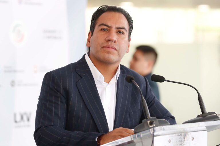 Eduardo Ramírez convoca a diputados y senadores afines a Ebrard a continuar en Morena
