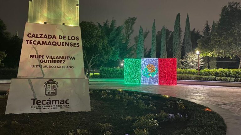 Tecámac se Llena de Colorido en Este Mes Patrio, con Adornos Tricolores en Edificios Municipales