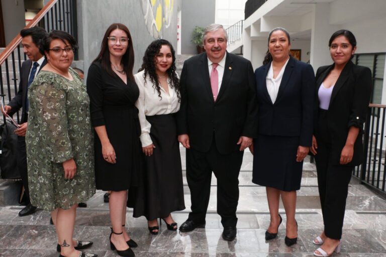 Karla Fiesco a través del DIF municipal recibe certificacion con Perspectiva de Infancia