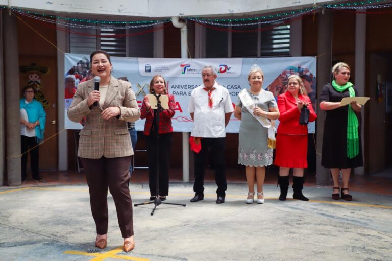 Con una fiesta mexicana, el DIF Tlalnepantla celebró el aniversario de una casa de adultos mayores