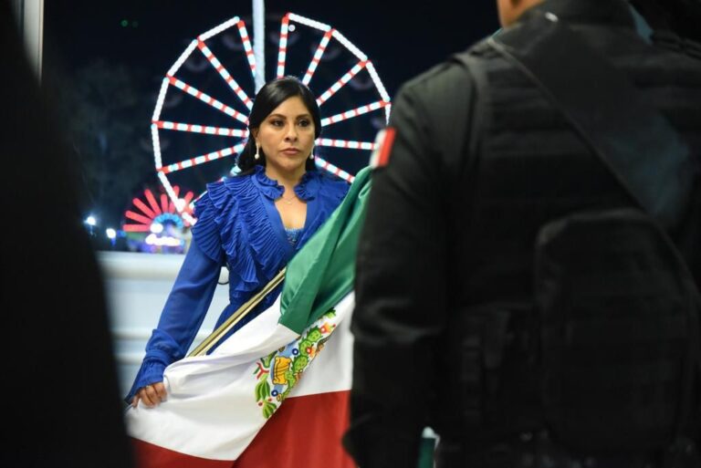 Karla Fiesco conmemora el 213 Aniversario de la Independencia de México
