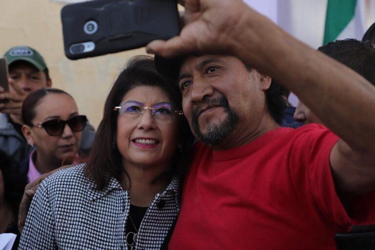 Preside Mariela Gutiérrez el Desfile del 213 Aniversario de la Independencia