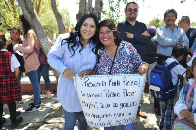 Karla Fiesco García cumple con las peticiones de los izcallenses