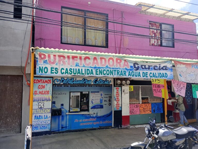Ecatepec cumple sentencia de entregar agua y cobrar servicio a vecinos amparados