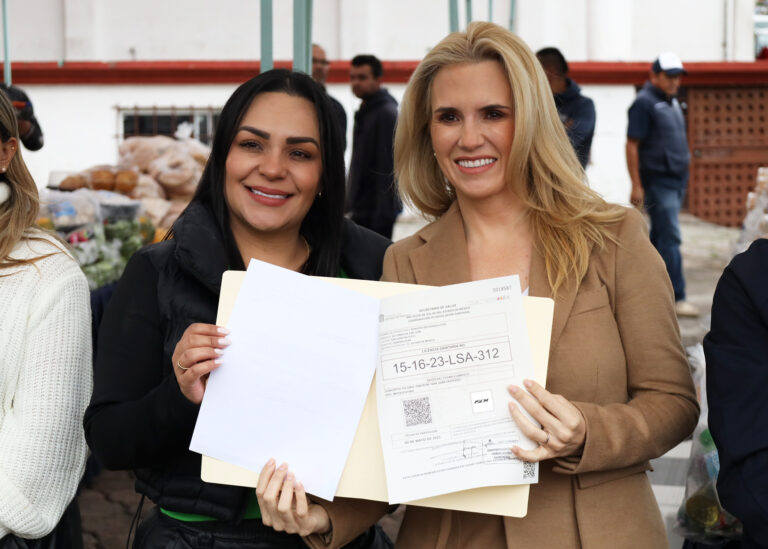 ENTREGA HUIXQUILUCAN LICENCIA DE FUNCIONAMIENTO DEL PANTEÓN DE SAN JUAN YAUTEPEC