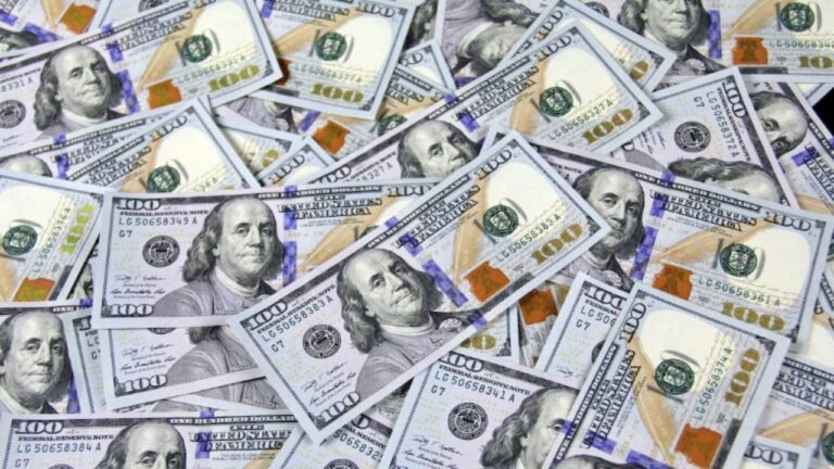 El Dólar se vende hoy jueves en 17.05 pesos