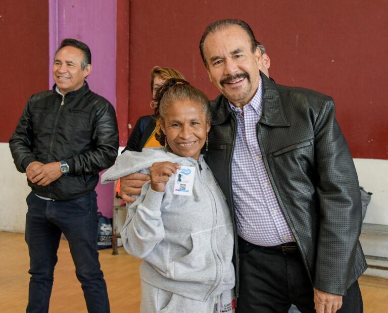 Apoya gobierno de Atizapán de Zaragoza a adultos mayores con becas de natación