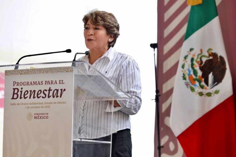 Becas para estudiantes de Educación Básica y de Universidad en Valle de Chalco se duplicarán: López Obrador y Delfina Gómez