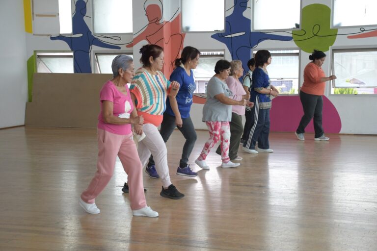 Ofrece gobierno de Nezahualcóyotl actividades para personas adultas mayores en el Instituto Municipal de las Bellas