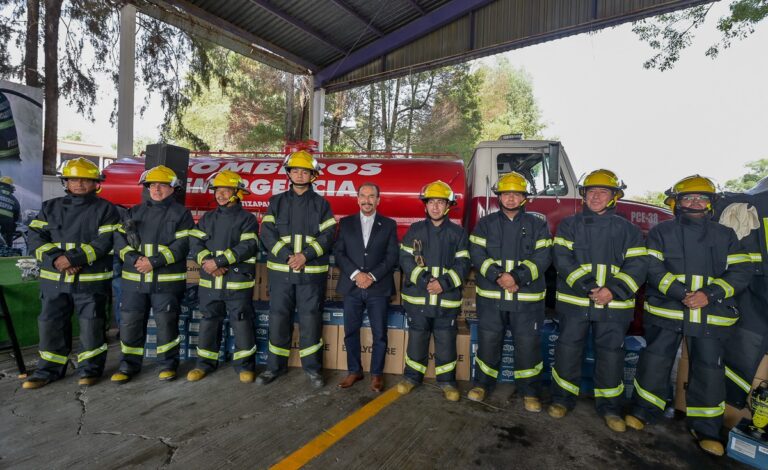 Entregan en Atizapán de Zaragoza uniformes y equipo a personal de emergencias
