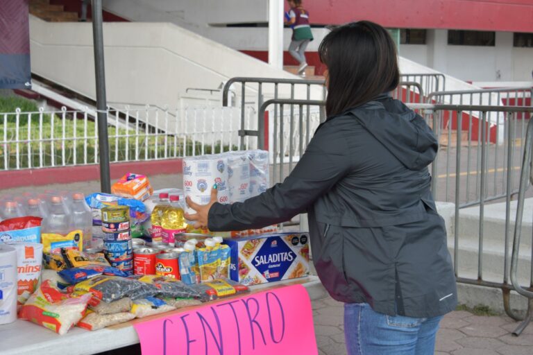 Habilitan en Nezahualcóyotl centros de acopio para apoyar a damnificados de Guerrero tras el huracán “Otis”