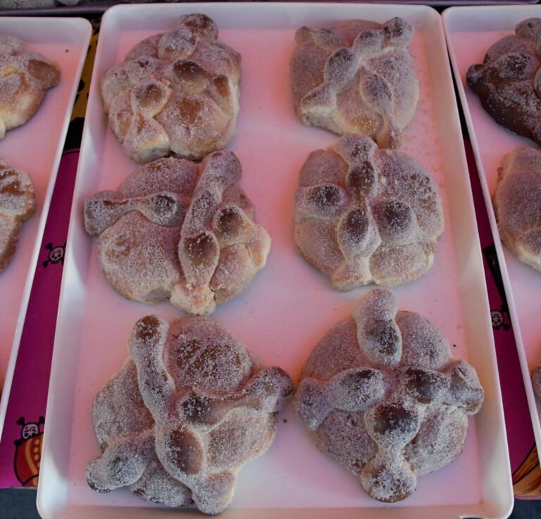 ARRANCA EN NEZAHUALCÓYOTL CON GRAN AFLUENCIA EL FESTIVAL NEZAMICTLÁN 2023 CON LA FERIA DEL PAN DE MUERTO