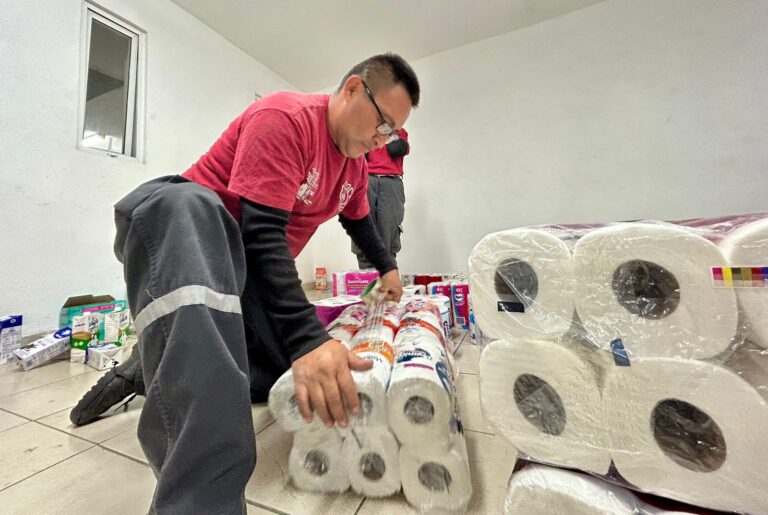 Gobierno de Ecatepec envía 5 toneladas de ayuda y dos pipas para apoyar a damnificados por el huracán Otis