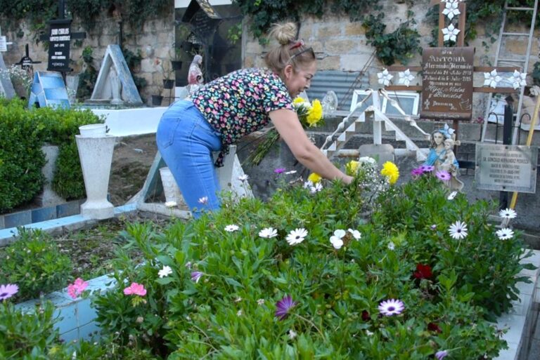 ESPERA ATIZAPÁN DE ZARAGOZA RECIBIR A CASI 40 MIL VISITANTES EN LOS PANTEONES MUNICIPALES EN DÍA DE MUERTOS