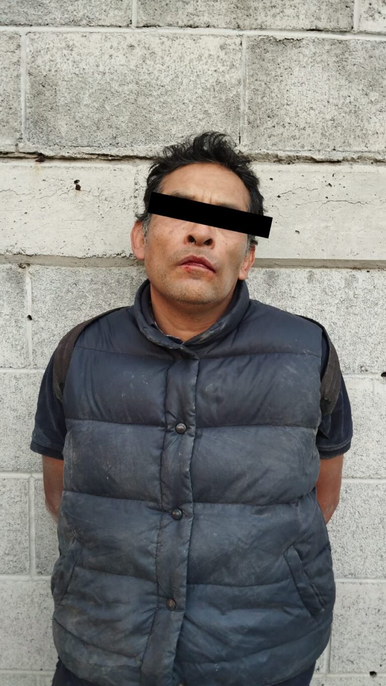 Tras persecución, caen dos sujetos por robar una motocicleta