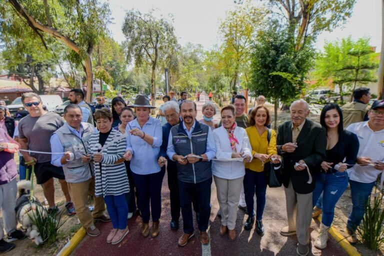 Entrega Pedro Rodríguez rehabilitación de Paseo Arboleda de la Hacienda
