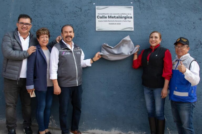 Entrega Pedro Rodríguez calle Metalúrgica en la colonia UAM, totalmente renovada