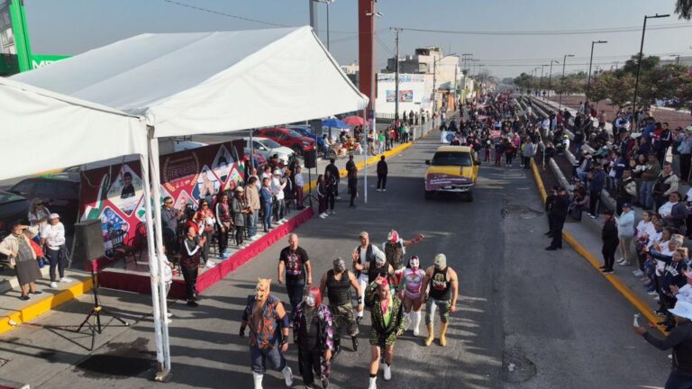 Mariela Escalante encabeza el desfile del 113  Aniversario de la Revolución Mexicana