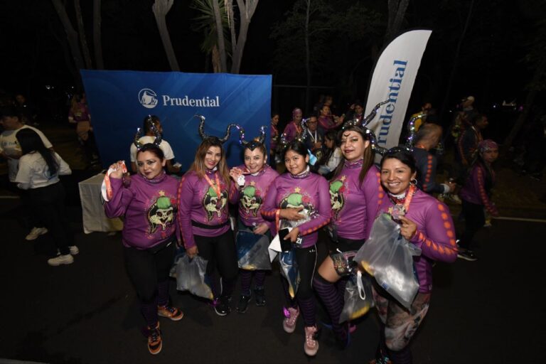 Prudential se suma a la carrera nocturna de celebración de día de muertos LOONEY TUNES
