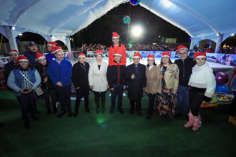 Tlalnepantla se llena de alegría y esperanza con el encendido del árbol de navidad y la inauguración del monumental nacimiento