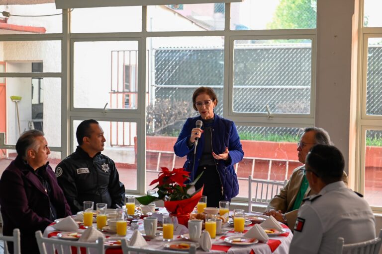 Reconocen colonos de Echegaray y alcaldesa a policías en Naucalpan