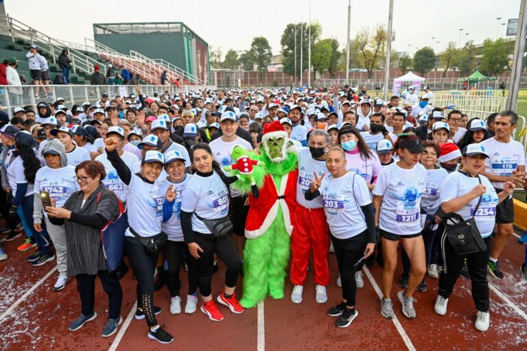 Más de dos mil personas participaron en la Carrera del Pavo de Naucalpan