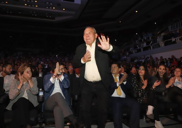 Jesús Zambrano encabeza lista de plurinominales del PRD a la Cámara Alta