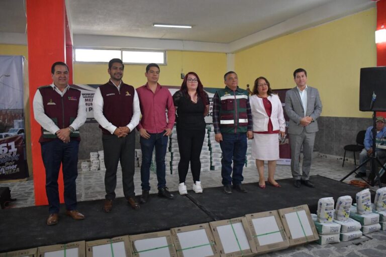 Se entrega material de construcción a familias para rehabilitar 57 mercados públicos de Nezahualcóyotl: Adolfo Cerqueda