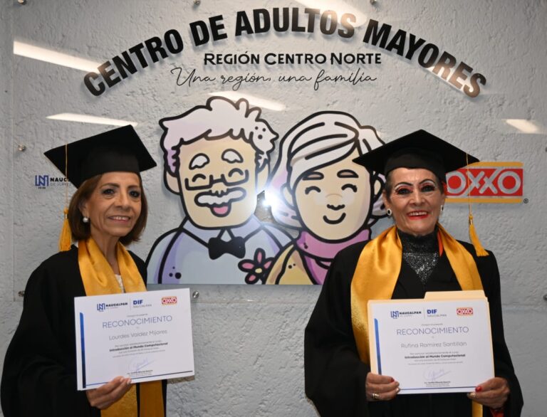 Egresa primera generación del Centro de Capacitación para Adultos Mayores