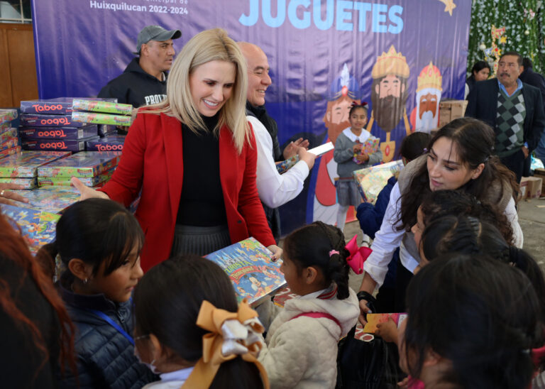 Llegan los reyes magos a escuelas de Huixquilucan: Romina Contreras