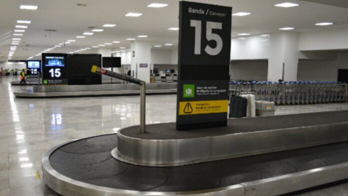 Registran conato de incendio en el AICM por una pantalla