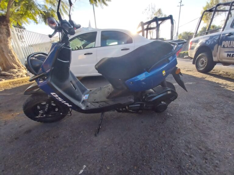 Policías de Naucalpan detienen a mujer que robó motoneta con violencia