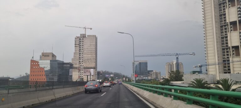 Pese a aumento salarial, capitalinos no pueden adquirir vivienda