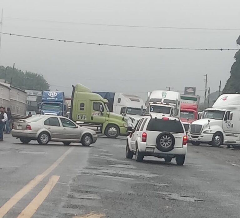 Sí hay paro de transportistas en la México-Querétaro y desmienten a Segob
