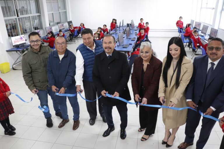 Instala gobierno de Atizapán de Zaragoza 17 aulas digitales más en febrero:  Pedro Rodríguez