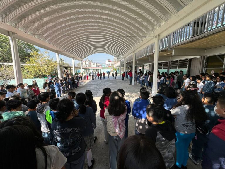 Entrega Naucalpan techados en escuelas, repavimentaciones y alumbrado público
